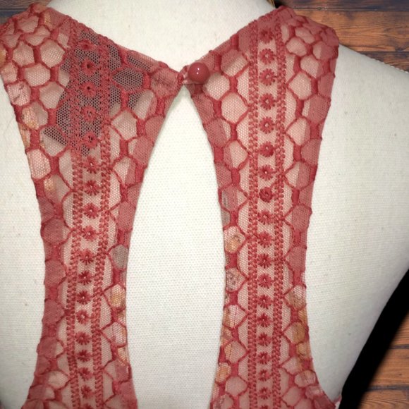 Dusty Pink Rue 21 Floral Camisole w/Handkerchief Hem - Picture 5 of 7